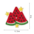 Detailansicht des Wassermelonen-Aufnähers, gestickte Sterne und Früchte, Nahaufnahme mit Maßen. - DW9236-9