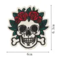 Détail écusson brodé crâne rose, badge thermocollant squelette, accessoire vêtement effrayant. - DW9170-1