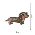 Süßer Dackel Stickaufnäher mit Sonnenbrille und Blumenhemd zum Aufbügeln für Rucksack - Dackel Stil 4
