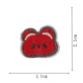 Gros plan détaillé d'un joli patch brodé en tissu ours rouge pour décoration de vêtements. - DW9109-16