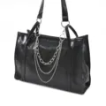 Sac à bandoulière noir de grande capacité avec accessoires de chaîne en métal tendance. - Chaîne de Sac à Anneau à Trois Couches