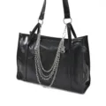 Sac cabas en cuir PU noir avec chaînes argentées punk et pendentif guitare pour l'usage. - Chaîne de Sac Pendentif Guitare