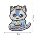 Detaillierte Nahaufnahme des süßen Cartoon-Katzen-Stickaufnähers mit feiner und sauberer Naht. - DW9175-1