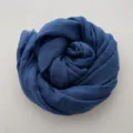 Dettaglio sciarpa lunga tinta unita in cotone lino blu, accessorio caldo per autunno inverno. - 185*100cm / Blu Scuro (RY-18)
