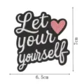 Schwarzer Bestickter Flicken mit weißem Text und rosa Herz, Größe 6.5x7cm für Kleidung Dekoration. - Let your yourself