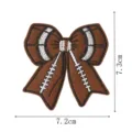 Toppa ricamata con fiocco da football marrone fai da te vestiti borsa applicazione - Fiocco Football Americano