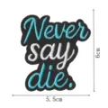 Parche bordado con texto Never say die, insignia negro azul blanco aplique decorativo 6x5.5cm - Never say die (DW9206-3)