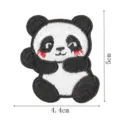 Niedlicher Panda bestickter Aufnäher DIY Kleidung Tasche Zubehör Cartoon Abzeichen 5x4.4cm - Panda Stil 1 (DW9178-1)