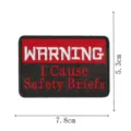 Détail de patch brodé tactique montrant un design d'avertissement rouge avec bordure propre. - Écusson Brodé Slogan d'Avertissement (DW9809-33)