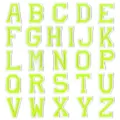 Gros plan détaillé des lettres alphabétiques brodées vert néon de A à Z pour décoration. - Ensemble de 26 Lettres / Vert