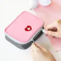 Sac de rangement de premiers secours rose portable, joli design croix cœur, idéal voyage. - Rose