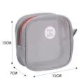 Grijs mesh cosmetisch tasje met rode rits en ronde patch, handige reisetui voor make-up - Grijs