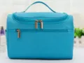Grande trousse de toilette de voyage bleue sac cosmetique en nylon impermeable pour usage quotidien - Bleu ciel