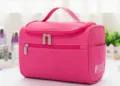 Rosa wasserdichte Nylon Kulturbeutel mit grossem Fassungsvermoegen Reise Kosmetiktasche. - Fuchsia