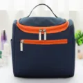 Dunkelblaue Nylon Kosmetiktasche mit orangen Reißverschlüssen, großer Kulturbeutel reise. - Marineblau