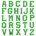Gros plan sur les écussons brodés vert et blanc, coutures détaillées pour la décoration DIY. - Ensemble de 26 Lettres / Vert