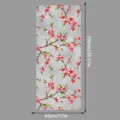 Vista detallada de la película estática para ventanas de cristal con flores de melocotón. - SBW-CBCBL011