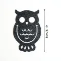 Détail du marque-page hibou noir en métal texturé, accessoire de lecture de 8 cm. - Style 3D003