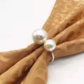 Elegant rond de serviette double perle avec tissu dore pour decoration de table. - Argent