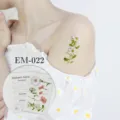 Waterdichte margriet tijdelijke tatoeage sticker voor gezicht en arm, bloem design. - Madeliefje Bloemen Stijl (EM-022)