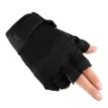 Detail van zwarte tactische vingerloze handschoenen met ademend mesh en knokkelbescherming. - M / Imperiaal Zwart