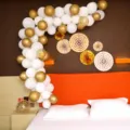 Kit de decoration d'arche de ballon de mariage avec ballons blancs et eventails papier. - Chambre de Mariage Haut de Gamme Or Blanc