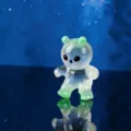 Mini statuetta aliena in resina luminosa carina decorazione da scrivania luminosa paesaggio - Figure che si abbracciano