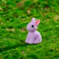 Mini statuetta di coniglio in resina viola, grazioso ornamento paesaggistico per giardino e decoro. - Viola