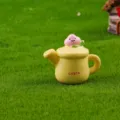 Miniatura annaffiatoio giallo in resina per micro paesaggio decorazione muschio, simpatico. - Annaffiatoio