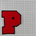 Roter Buchstabe P Chenille Aufnäher Stickerei DIY Jacke Pullover Zubehör Abzeichen. - Buchstabe P