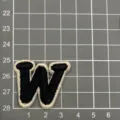 Schwarz-weißer Buchstabe W Stickaufnäher, hochwertiges Textilabzeichen für Mützen. - Buchstabe W (4A5-7)