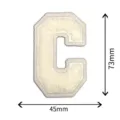 Weißer Chenille Buchstabe C Aufnäher gesticktes DIY Applikation Abzeichen, 73x45mm Zubehör. - Buchstabe C Gemischte Stickerei Ohne Kleber / Beige