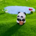 Simpatica statuetta di panda micro paesaggio resina ornamento scrivania auto giocattolo - Panda su Tronco d'Albero