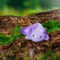 Statuetta axolotl viola, simpatico giocattolo animale in resina per decorazione da scrivania. - Viola