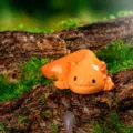 Simpatica statuetta in miniatura di axolotl arancione per micro paesaggio da scrivania. - Arancione