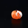 Mini ornamento in resina di zucca di Halloween con mano di scheletro per micro paesaggio. - Zucca Mano di Fantasma