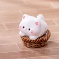 Graziosa statuetta di gatto bianco in cesto miniatura micro paesaggio resina decorazione giocattolo - Gatto nel Cesto