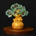 Kleine kristallen geldboom decor met groene stenen en goud geldzak basis voor geluk thuis. - S / Groen