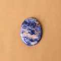 Pierre d'inquiétude naturelle, galet en cristal bleu ovale pour massage et relaxation - Sodalite