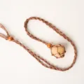 Collana con ciondolo in cristallo e rete tessuta a mano, perla in pietra naturale e cordino. - Topazio + Tasca in Rete Marrone