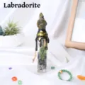 Variante de botella de los deseos de labradorita, con fragmentos de piedra natural. - Labradorita