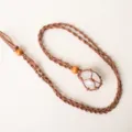 Collana con tasca in rete di pietra di cristallo fatta a mano con corda regolabile - Cristallo Bianco + Tasca in Rete Marrone