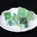 Campioni minerali di cristallo di ottaedro di fluorite verde naturale decorazione - Lunghezza 1-1,5 cm / Ottaedro di Fluorite Verde