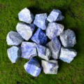 Natural rough lapis lazuli stones for crystal healing, aromatherapy and decoration. - 1-2cm Pack (100g) / Blue