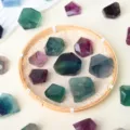 Piedra en bruto de cristal de fluorita natural pulida a mano para decoración del hogar. - Pieza Única