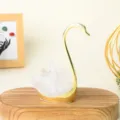 Kristallen zwaan ornament met natuurlijk kristalcluster, gouden metalen ontwerp voor bureau. - Enkele Zwaan (Witte Enkele Kristal)