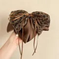 Elegante Leopardenmuster Schleifen Haarklammer mit Perlenanhängern für stilvolle Damenfrisuren. - Netz Leoparden Schleife Stil (316) / Braun