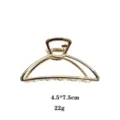 Dettaglio molletta per capelli in metallo dorato, design geometrico cavo, misura 4.5x7.5cm, peso 22g. - 7.5cm / Oro
