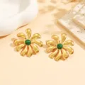 Boucles d'oreilles fleuries en acier inoxydable doré avec pierre naturelle verte chic. - Boucles d'Oreilles (E01260) / Malachite (E01260)