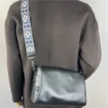 Borsa a tracolla elegante da uomo in pelle morbida con ampia tracolla a fantasia blu trendy - Nero 32